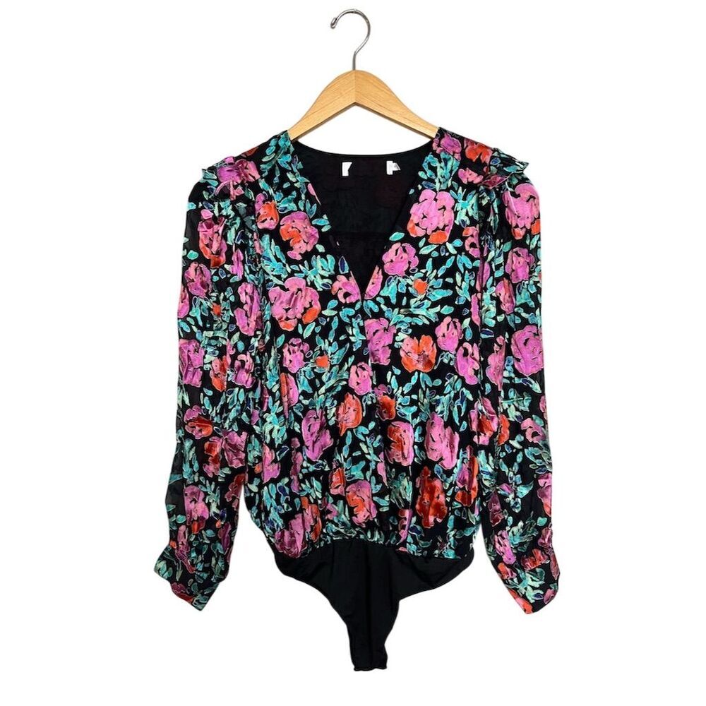 NWOT ASTR Women's Floral Long Sleeve V-Neck Bodysuit Blouse Size M Black